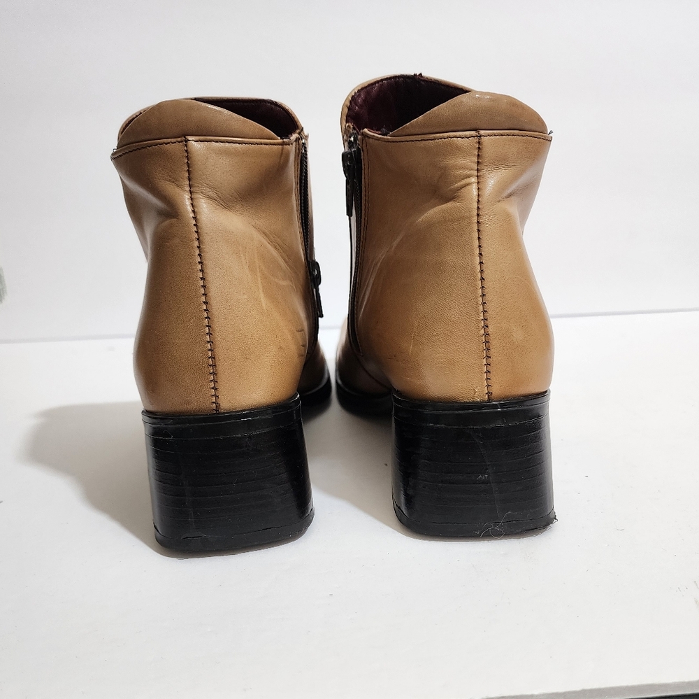 Santana Canada Beige Square Toed Leather Ankle Boots - Picture 3 of 8